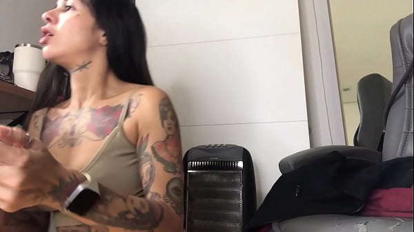 Nonton Free 2 - Peeing While Masturbating Watching Cocks thumbnail