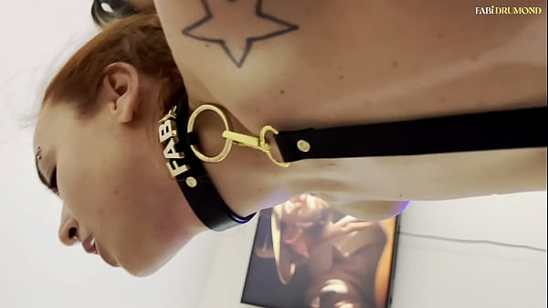 MILF brasileira mete na amiga com strap-on e as duas gozam juntas em 69 selvagem &ndash; Fabi Drumond 