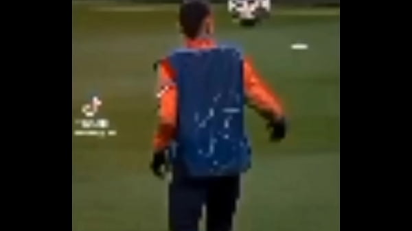 Neymar macetando gostoso a zaga do advers&aacute_rio ao som de motoRola ?