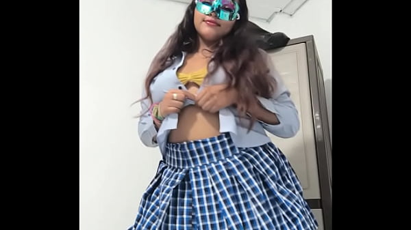 Estoy muy arrecha porque hoy no tuve clases y mi novio vendra a follarme en la noche