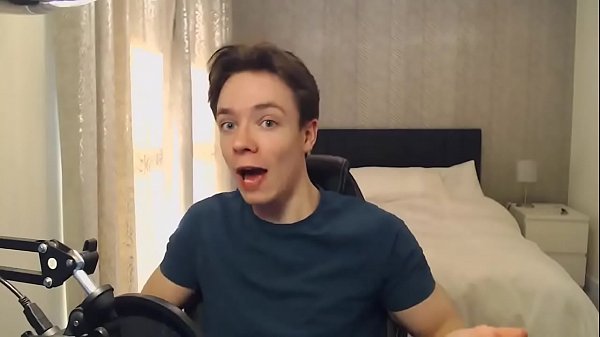 Hot_Young British Guy Reads_and Reacts to Porn VideoComments