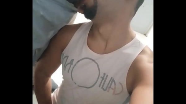 Play MP4 - casado estava no banheiro querendo da leitinho me chamou para o box e gozou