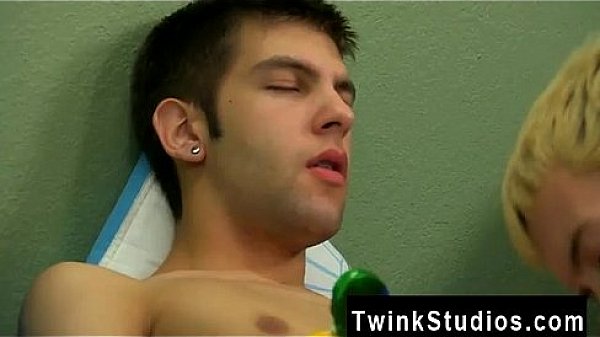 Sexy men Chris Jett needs a bit of sugar to get his back before 