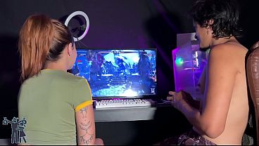 Fodendo Gostoso Sem Camisinha E Quem Perder Come&ccedil;a A Chupar thumbnail