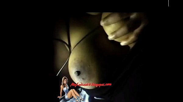 Chica Morena_Tetona_enseña_Las tetas en Skype 3