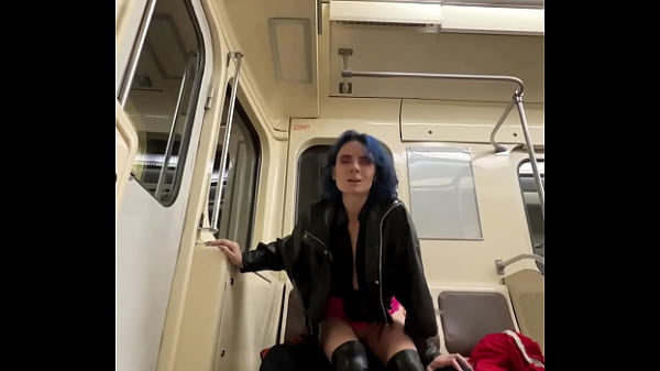 Play MP4 - Public Sex in the Subway and roof