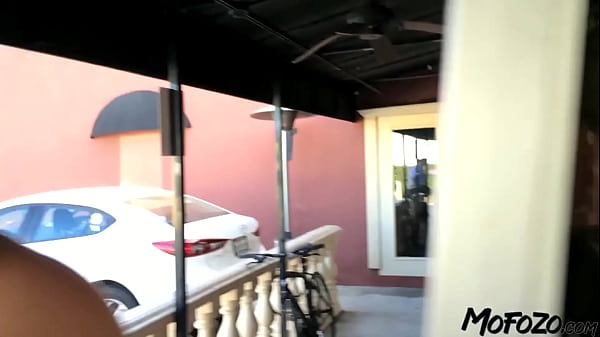 Nonton Mofozo.com - This Is How To Pick Up An Amateur In A Sex Shop thumbnail