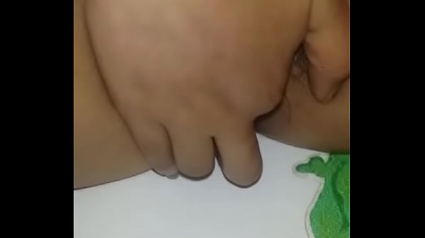 niña en_whatsappse tocapara mi