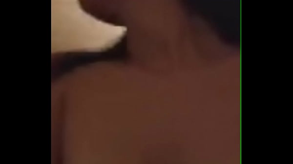 Tetona gritona salta en mi verga