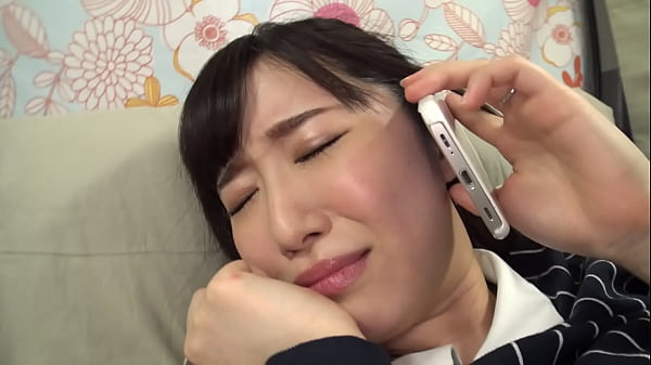 Play MP4 - はじめての固定バイブ生電話 美人な奥様たちにエッチなゲームしながら旦那様に電話してもらいました！ 電話しながらバイブズボズボされて欲情！？Part3