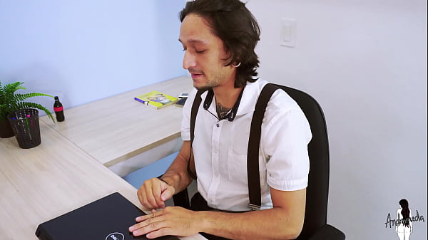 Nonton Mi Amiga Y Yo Chismeamos Como La Novia Del Jefe Se Folla Al Secretario thumbnail