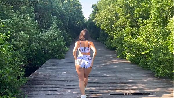 Boquete Gozada Na Boca Numa Bela Paisagem Natural thumbnail