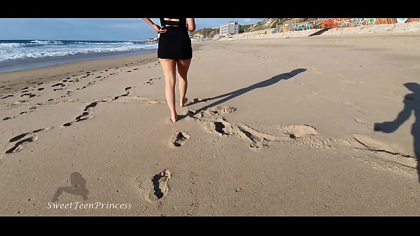 Play MP4 - SHE HAD TO GET OUT HOME WHILE IN QUARENTINE BECAUSE OF COVID19 - A WALK ON THE BEACH MAKES HER HORNY