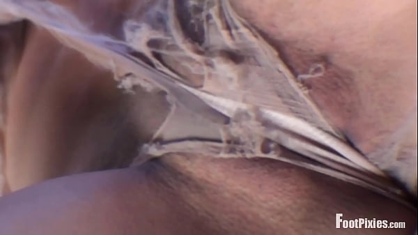 Play MP4 - Elise Keep On Ripping