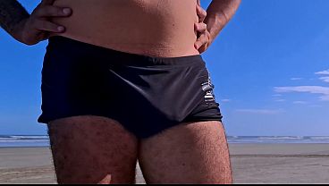 Esposa Sem Calcinha E Plug Anal Gigante Na Praia E Mercado   Exibicionismo Perverso