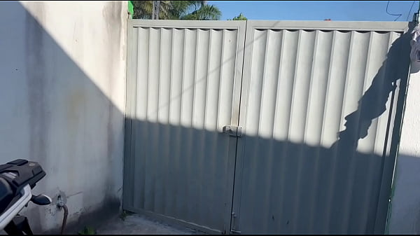 Nonton Motoboy Gostoso Veio Fazer Uma Entrega Aqui Em Casa Aproveitei Que Meu Marido N&atilde;o Estava Seduzi O Safado E Ele Me Fudeu Vontade thumbnail