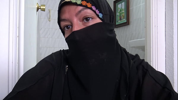 Muslim milf is not shocked by the request of her neighbor in france