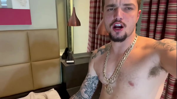 H&eacute;tero Acordando O Novinho Na Pica thumbnail