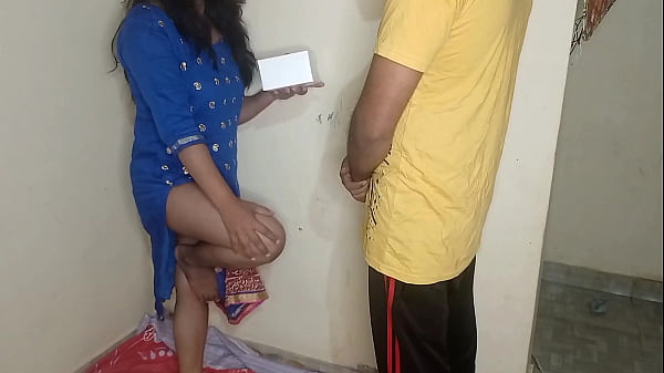 Delivery_boy makeme doggy and fucked me_because_I didn thave cash for food