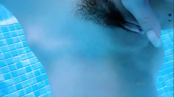 Ariel Piper Fawn En mi piscina de_verano