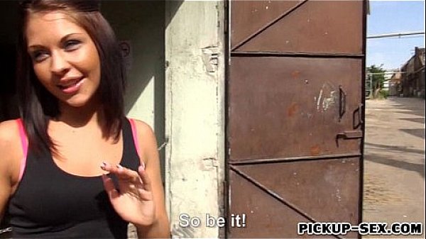 Amateur brunette Euro girl Bianca Pearl banged for money 