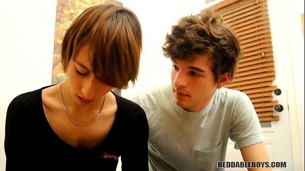 Play MP4 - Cutie Consoled Over Boyfriend