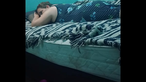 Masaje con cremahasta dejarla desnuda