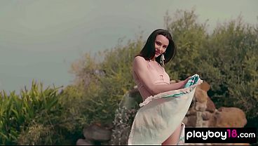 Nonton Bombastic Brunette Amateur Hottie Reveals Her Sweet Pussy thumbnail