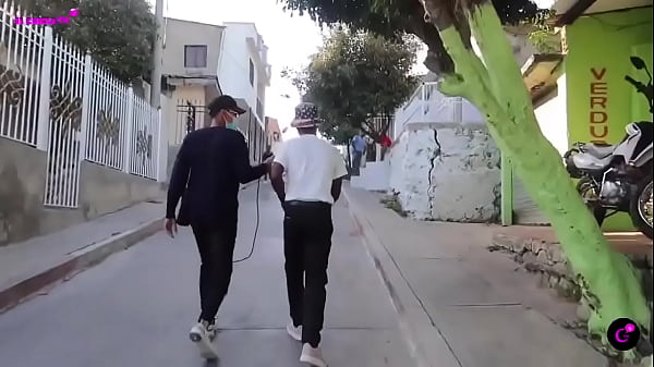 Nonton Surgi&eacute;ndo En El Bajo Mundo thumbnail