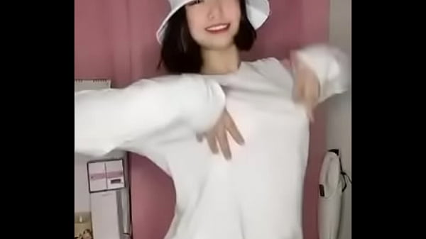 巨乳女の子 thumbnail