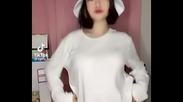 Nonton 巨乳女の子 thumbnail