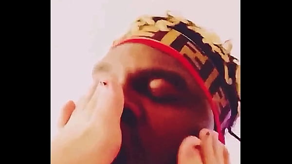 Yall lick feet? I lick feet & toes 