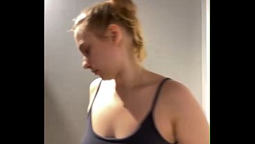 Extreme masturbate in the gym 