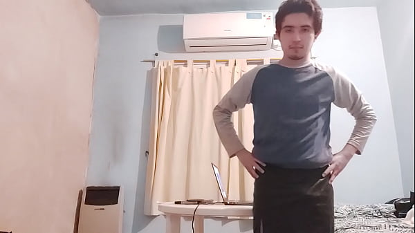 Probandome mi hermosa nueva faldita engomada y preciosa 