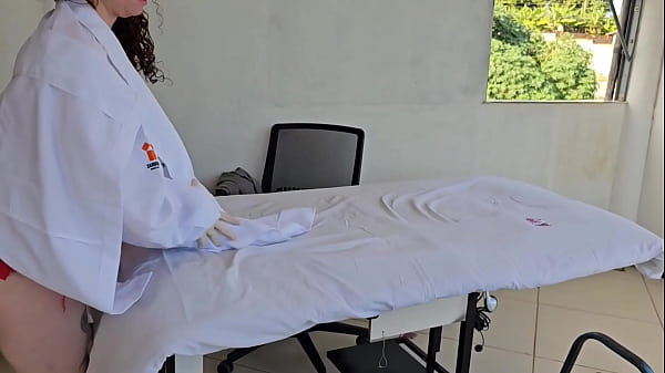 A medica do sus pediu um exame pra ver si meu pau ficava duro eu mostrei pra ela o resultado 