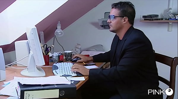 Sexy Secretary Gets Banged By Boss thumbnail