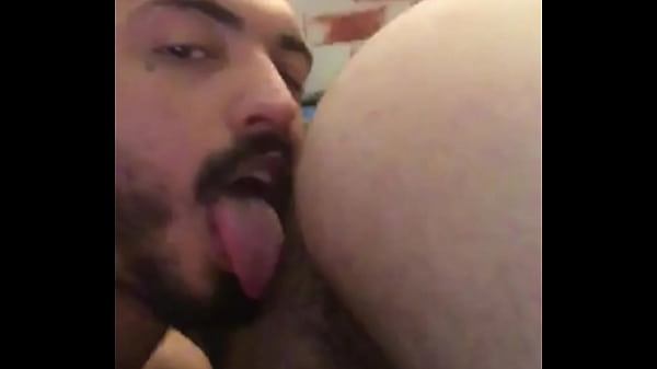 Rabudo An&ocirc;nimo Sentando Na L&iacute;ngua thumbnail