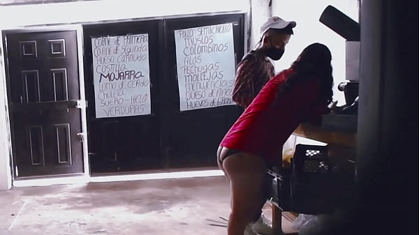 Seduciendo al t&eacute;cnico a domicilio delivery llamo al joven chico que repara celulares y le muestro mi culo en tanga de lencer&iacute;a deisyyeraldine gran perra venezolana en valledupar colombia me encanta follar con desconocidos