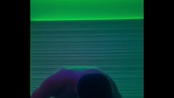 Compa&ntilde;ero De Piso Me Rellena El Co&ntilde;o De Leche En Motel Barato thumbnail