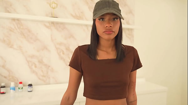 Play MP4 - Doctor introduce his big dick on the wet pussy of a delicious brunette teen with big ass