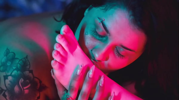 Foot Sluts Hungry For Feet! thumbnail