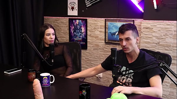 Play MP4 - Gostosa mostra a bunda e ele deseja ver sua mulher dando pra outro homem - Dieni Ga&uacute;cha e Pedro Albuquerque