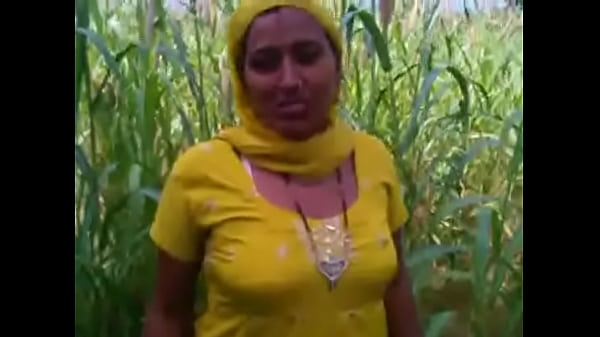 Play MP4 - Cheating Bhabhi getting pussy fucked in field by dever