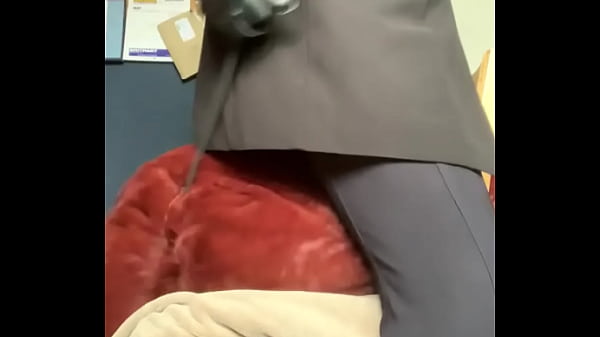 Sir Mountjoy uses_his crop