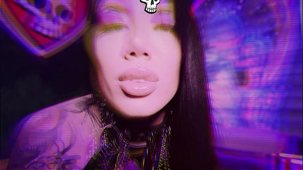 Tattooed bombshell lacey jayne loves getting dicked down 