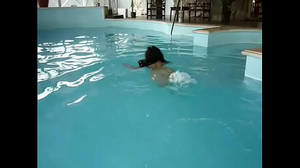 Gala exhibicionismo y sexo analen el Spa del Cruz Chica