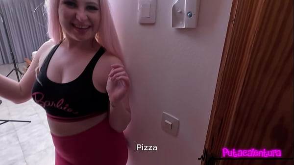 Maria gail degusta pizza con semen y coge al borde del acantilado 