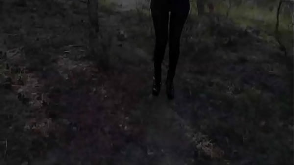 Nonton High Heels And Walking In The Woods thumbnail