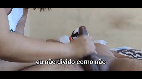 Tendo orgasmo com a rola no cu 