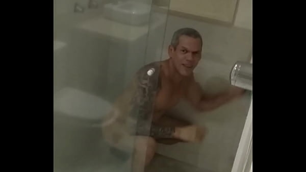 Muscle daddy Exhibitionist solo 